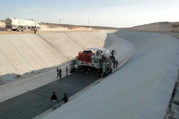 Picture of MASSENZA MCP 9000-4 FS/HS CANAL SLIPFORM PAVER