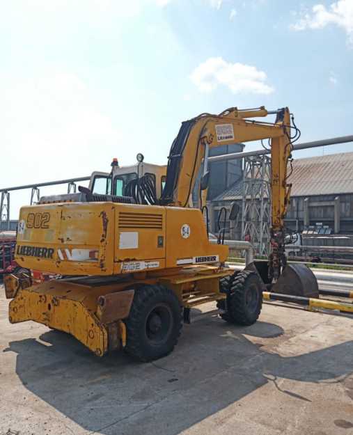 Picture of Liebherr litronic A902 wheel excavator with clamshell bucket