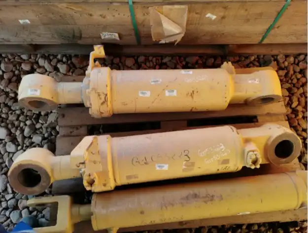 Picture of CYLINDER KOMATSU 707-01-0C180