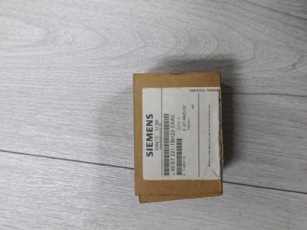 Picture of SIEMENS  SIMATIC S7-200, EM 221 16 DI, 24 V DC 6ES7221-1BH22-0XA0