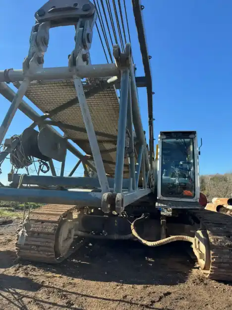 Picture of Bauer MC64 foundation crane with Grab